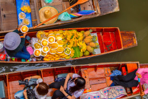 Damnoensaduak floating market